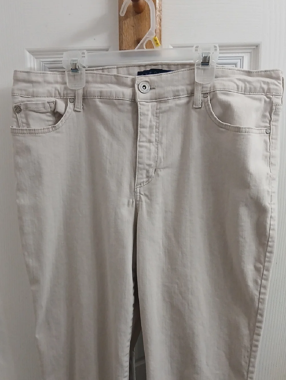 Bandolino Cream Straight-Leg Jeans Size 14 - Picture 2 of 10